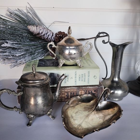 Elegant Silver Tea Set with Leaf Tray - Picture 1 of 6